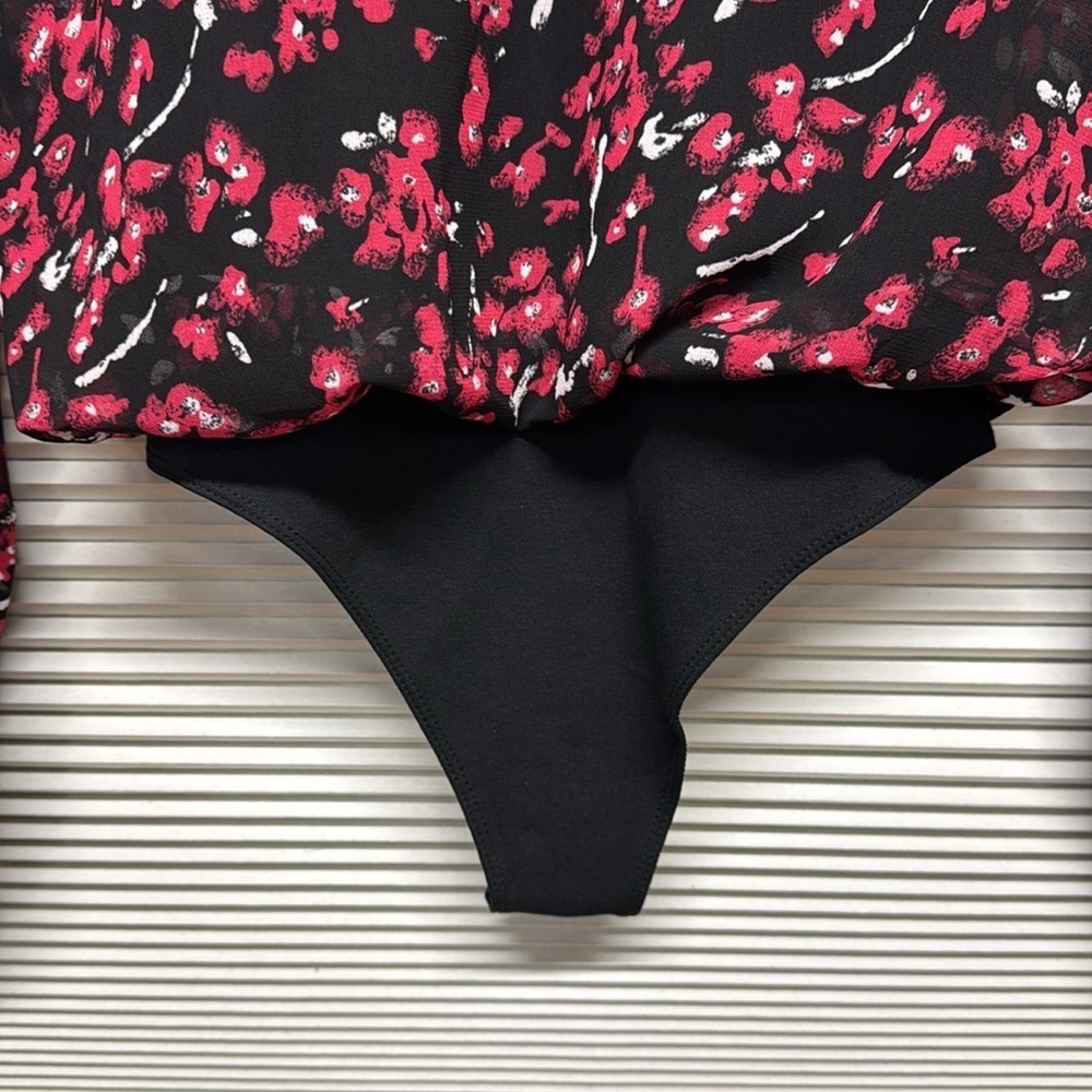 Banana Republic NWT Black Red Floral Balloon Sheer Sleeve Thong Bodysuit - Picture 4 of 12
